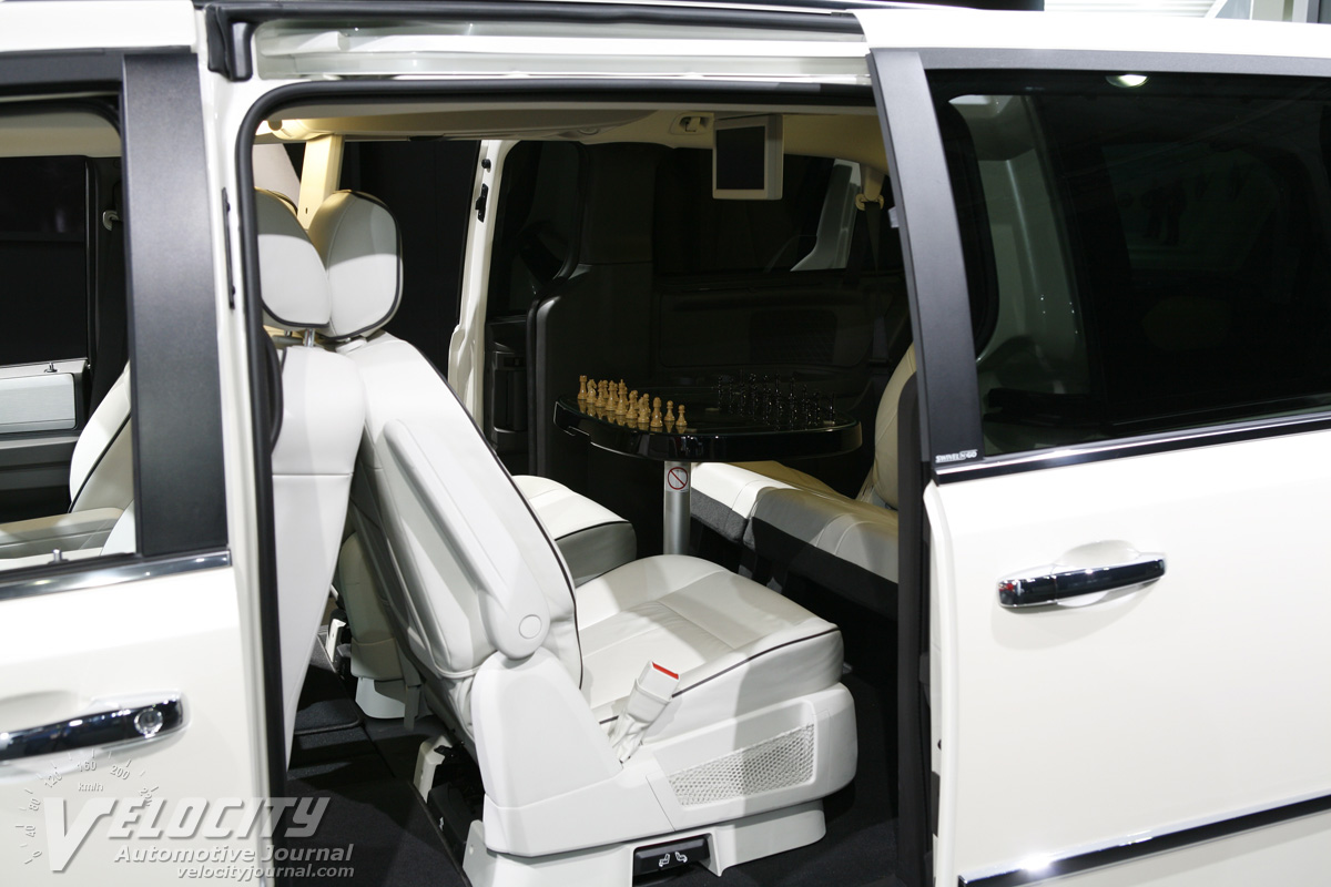 2010 Chrysler Town Country Pictures