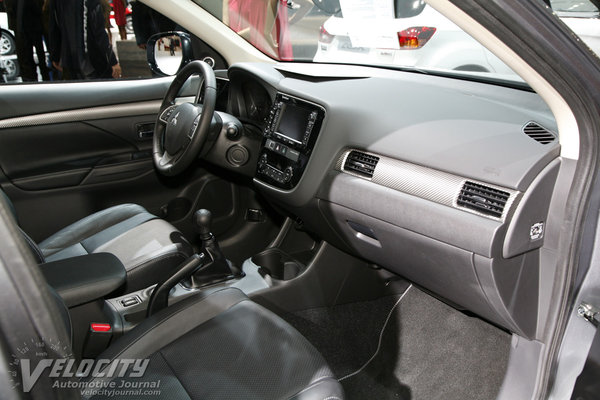 2013 Mitsubishi Outlander Interior