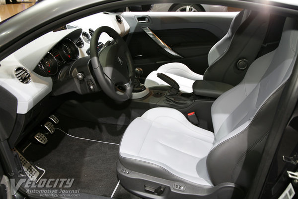 2013 Peugeot RCZ Interior