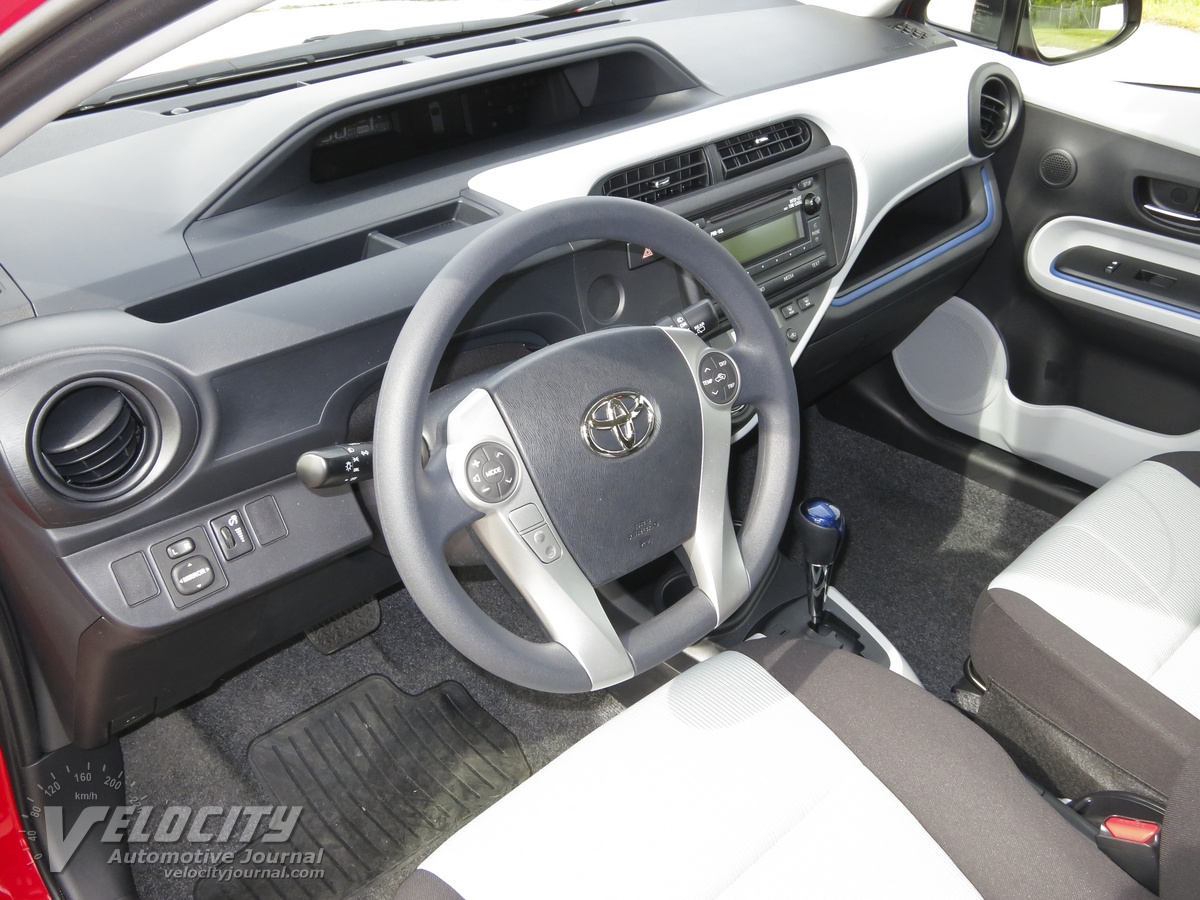 2012 Toyota Prius C Pictures