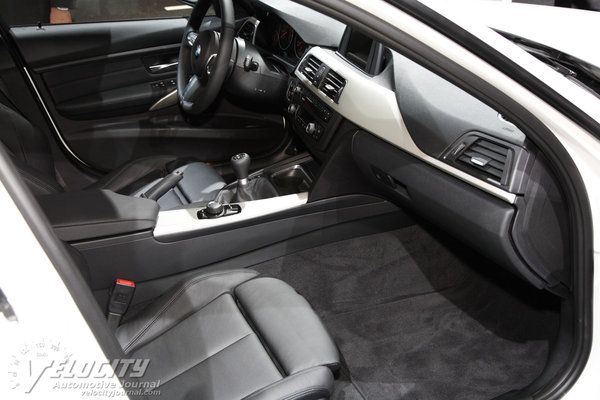 2013 BMW 3-Series 320i sedan Interior