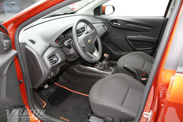 2013 Chevrolet Onix Interior
