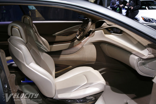 2013 Hyundai HCD-14 Genesis Interior