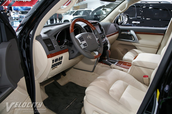 2013 Toyota Land Cruiser Interior