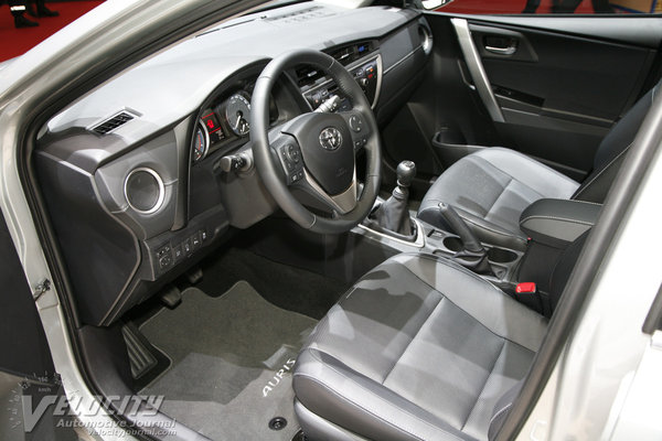 2013 Toyota Auris Hybrid Touring Sports Interior