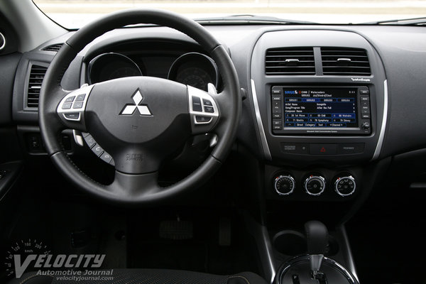 2013 Mitsubishi Outlander Sport SE Instrumentation