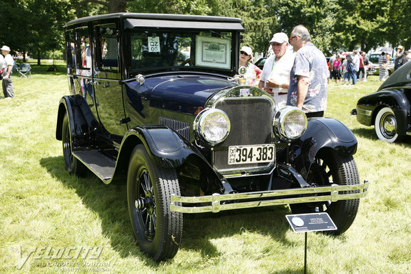 1925 Flint E-55 4d Sedan