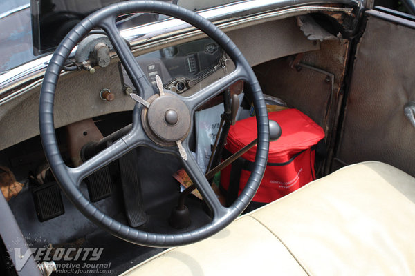 1930 Auburn 8-95 Phaeton Sedan Interior
