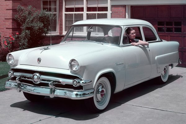 1954 Ford Mainline 2d sedan