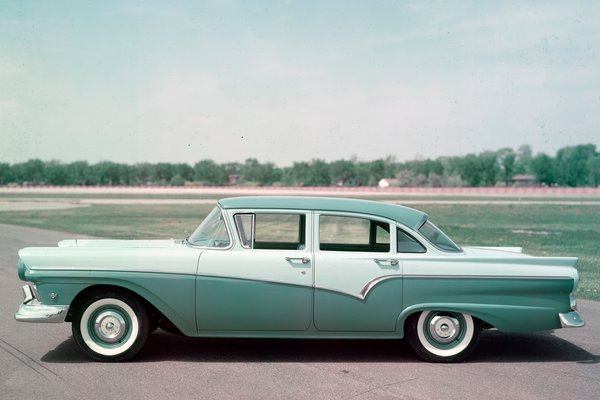 1957 Ford Custom 300 4d sedan