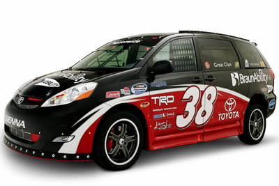 2008 Toyota Ultimate NASCAR Fan Sienna Rampvan