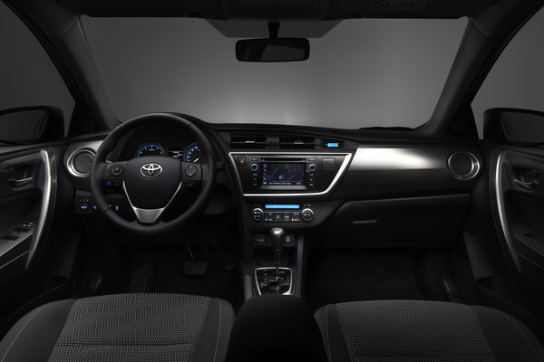 2013 Toyota Auris Interior