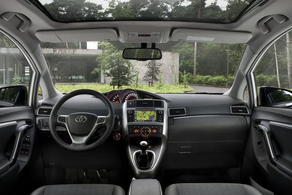 2013 Toyota Verso Interior