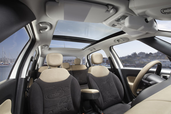 2014 Fiat 500 L Interior