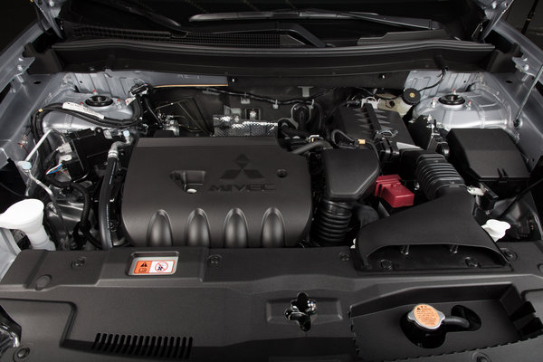 2014 Mitsubishi Outlander Engine