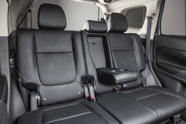 2014 Mitsubishi Outlander Interior