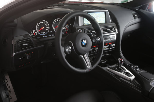 2014 BMW 5-Series M5 sedan Instrumentation