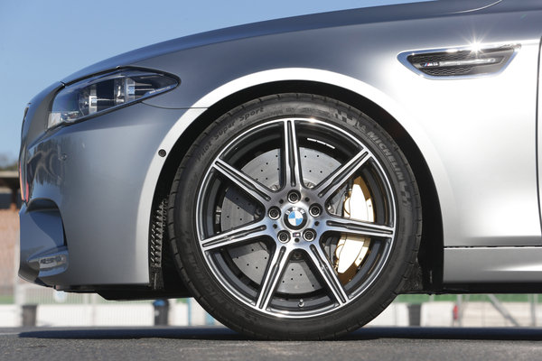 2014 BMW 5-Series M5 sedan