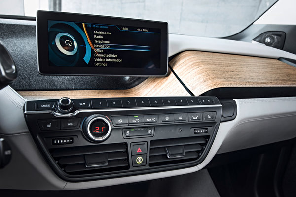 2014 BMW i3 Instrumentation