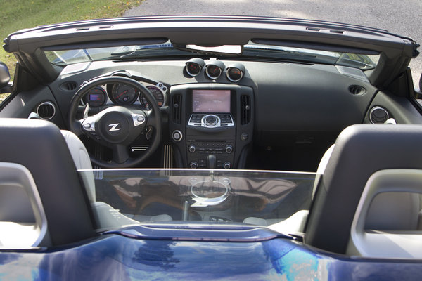 2014 Nissan 370Z Roadster Interior