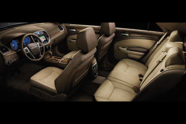 2013 Chrysler 300 Interior