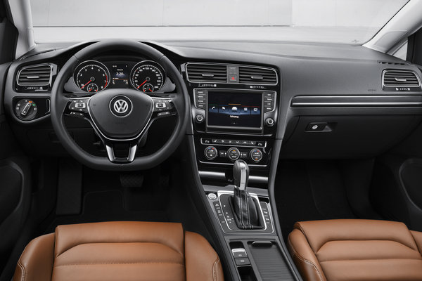 2013 Volkswagen Golf 5d Interior