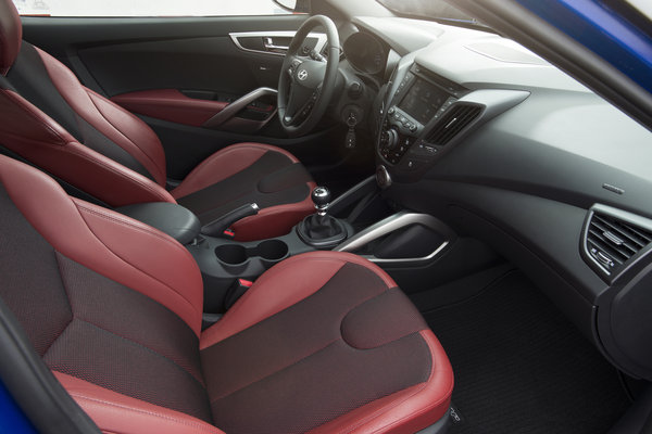 2014 Hyundai Veloster Turbo R-Spec Interior
