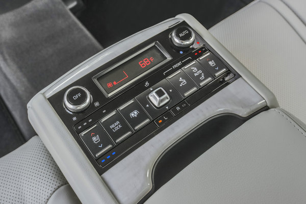 2015 Kia K900 Interior