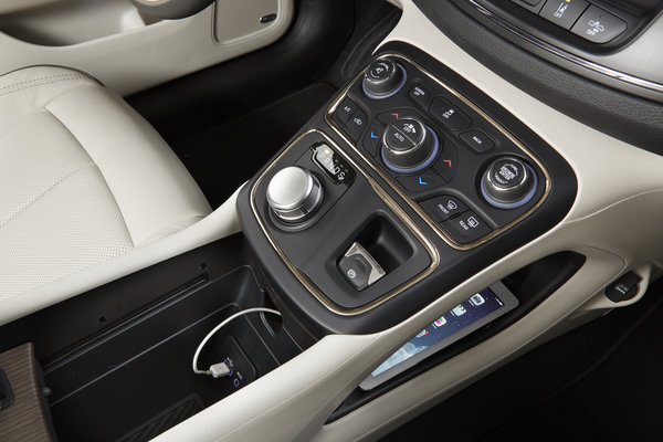 2015 Chrysler 200 Instrumentation