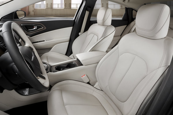 2015 Chrysler 200 Interior