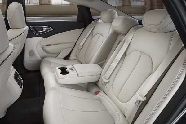 2015 Chrysler 200 Interior