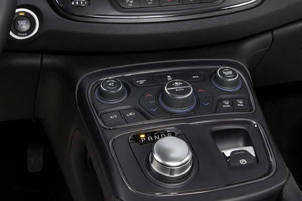 2015 Chrysler 200 S Instrumentation