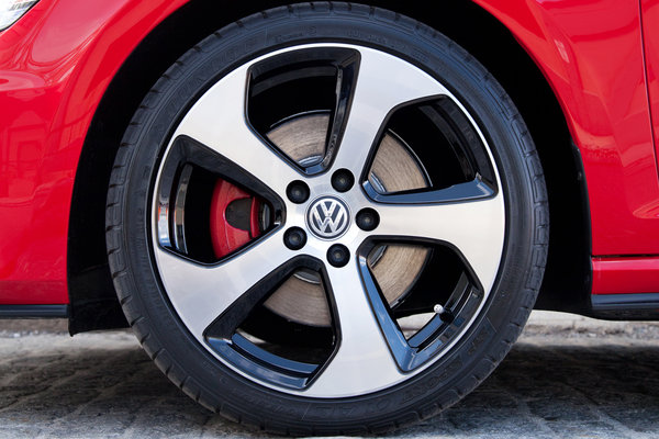 2015 Volkswagen GTI 5d Wheel
