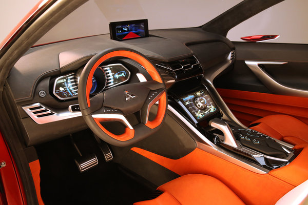 2015 Mitsubishi XR-PHEV II Interior