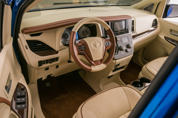2016 Toyota Extreme Sienna Interior