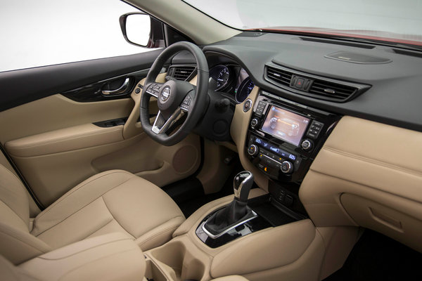 2017 Nissan Rogue Hybrid SL Interior