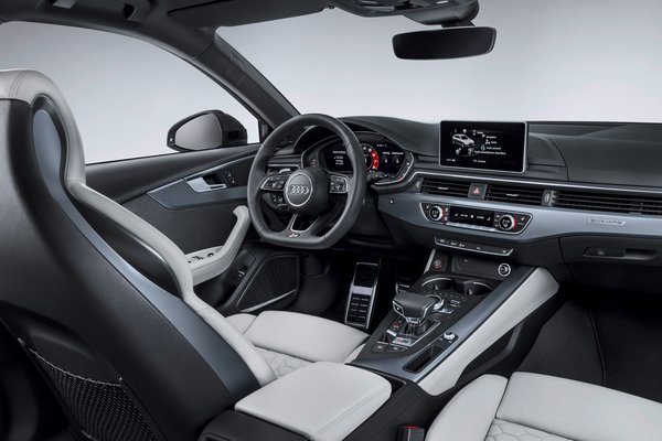 2018 Audi RS 4 Avant Interior