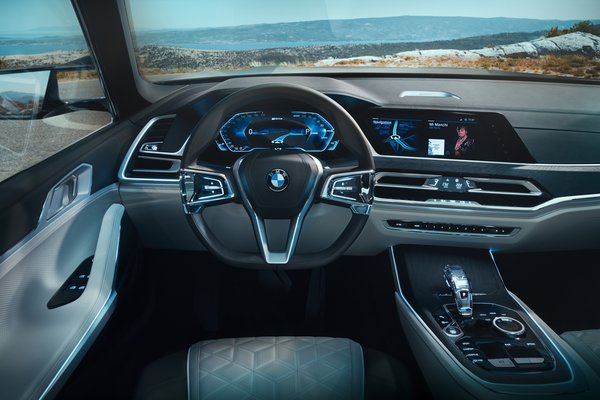 2017 BMW Concept X7 iPerformance Instrumentation