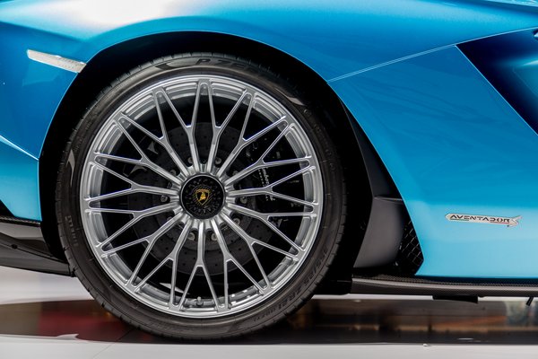 2018 Lamborghini Aventador Roadster Wheel