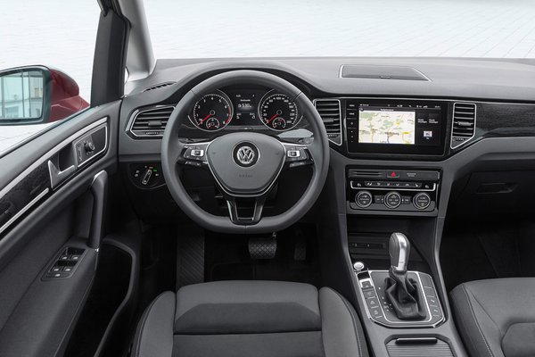 2018 Volkswagen Golf Sportsvan Interior