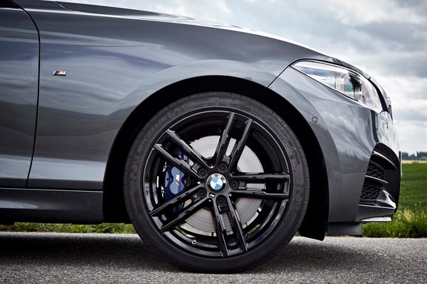 2018 BMW 2-Series M240i xDrive Coupe Wheel