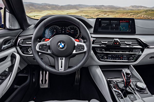 2018 BMW 5-Series M5 sedan Instrumentation
