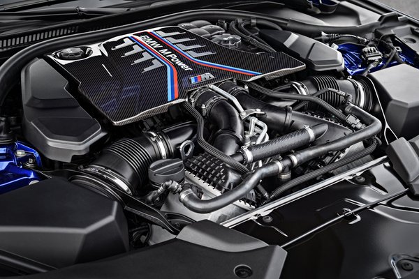 2018 BMW 5-Series M5 sedan Engine