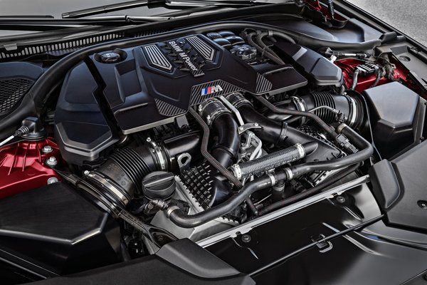 2018 BMW 5-Series M5 first edition sedan Engine