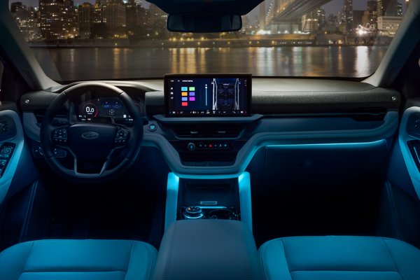 2025 Ford Explorer Platinum Interior