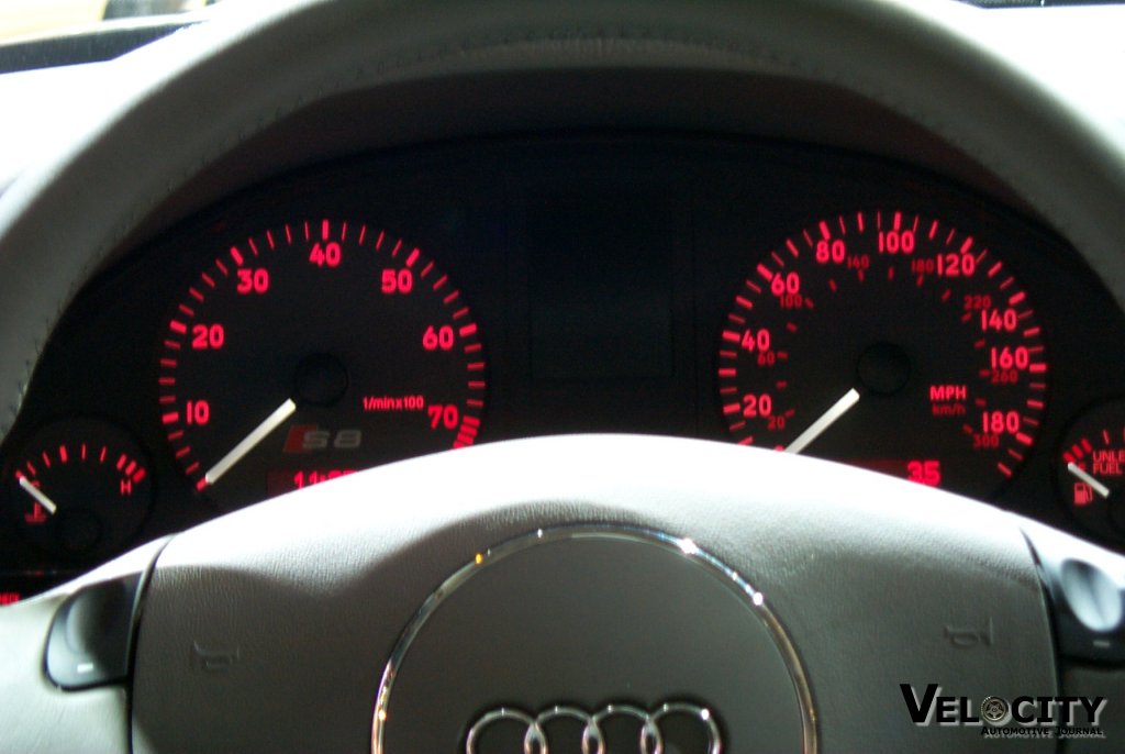 2001 Audi S8 Instrumentation