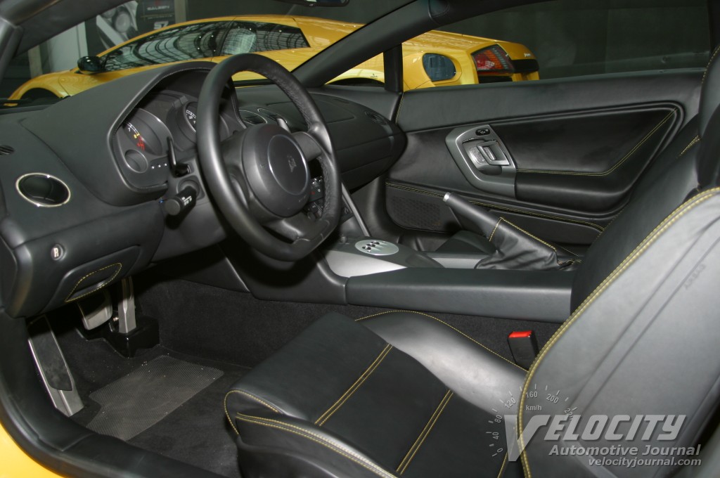 2004 Lamborghini Gallardo interior