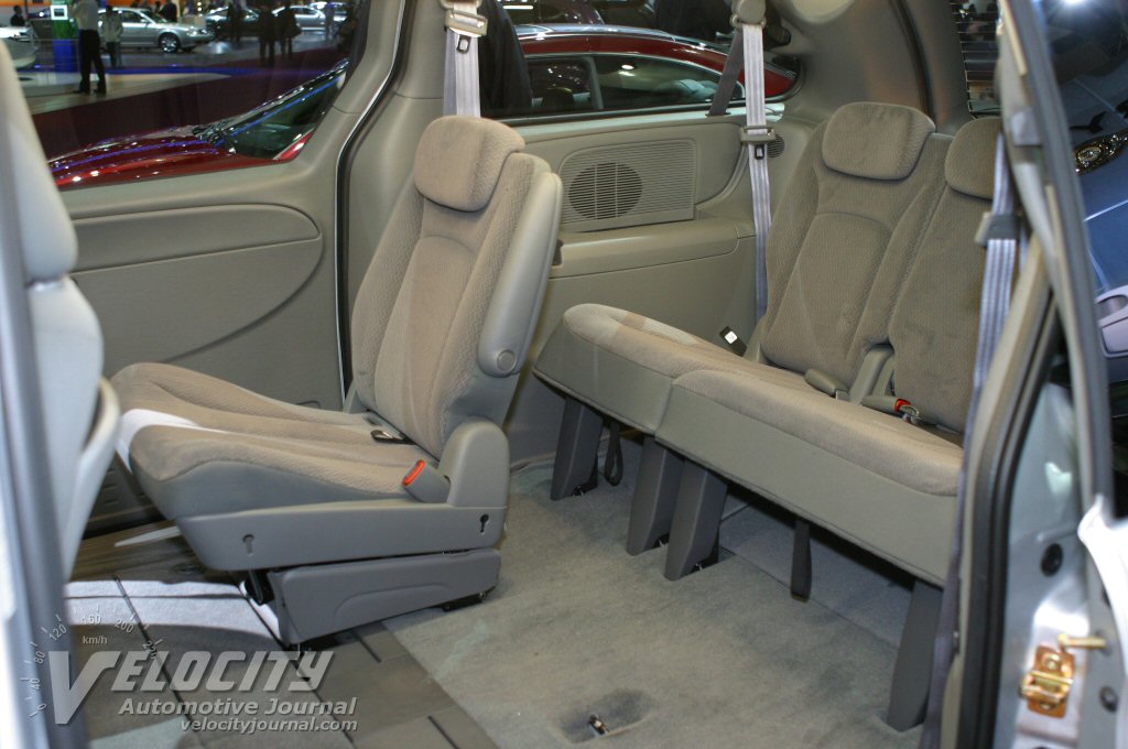 2005 Chrysler Town & Country Interior