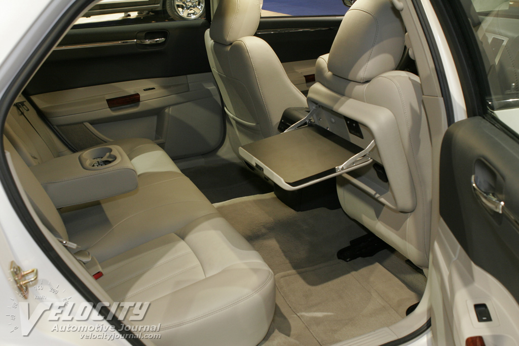 2007 Chrysler 300L Interior