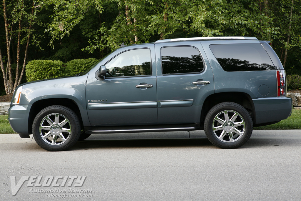 2007 gmc yukon denali in hi-res stock photography and images - Alamy